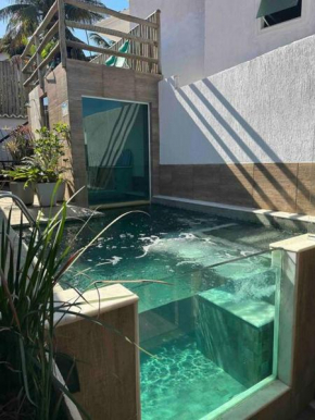 Casa com Piscina de Vidro e Sauna Integrada